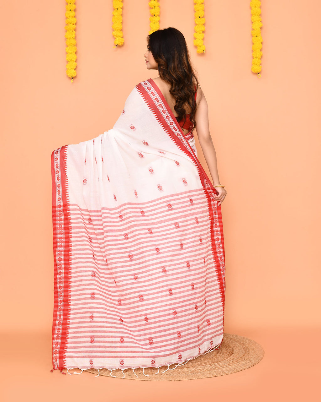 Piyari Fashion Women's White Cotton Handloom Saree | Grocsy