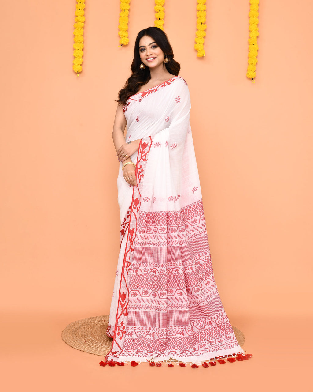 Piyari Fashion Women's White Cotton Handloom Saree With Tassels | Grocsy