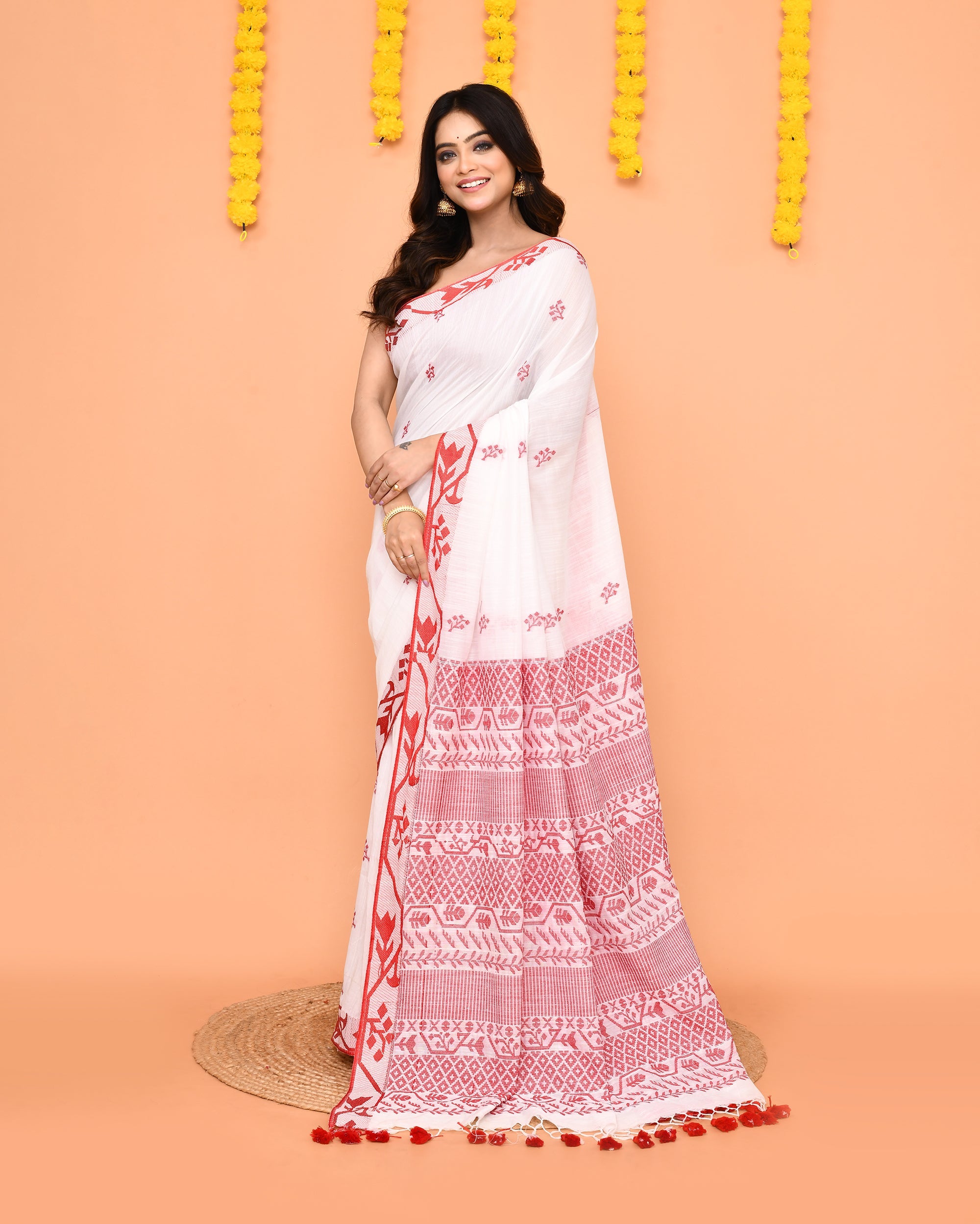Piyari Fashion Women's White Cotton Handloom Saree With Tassels | Grocsy