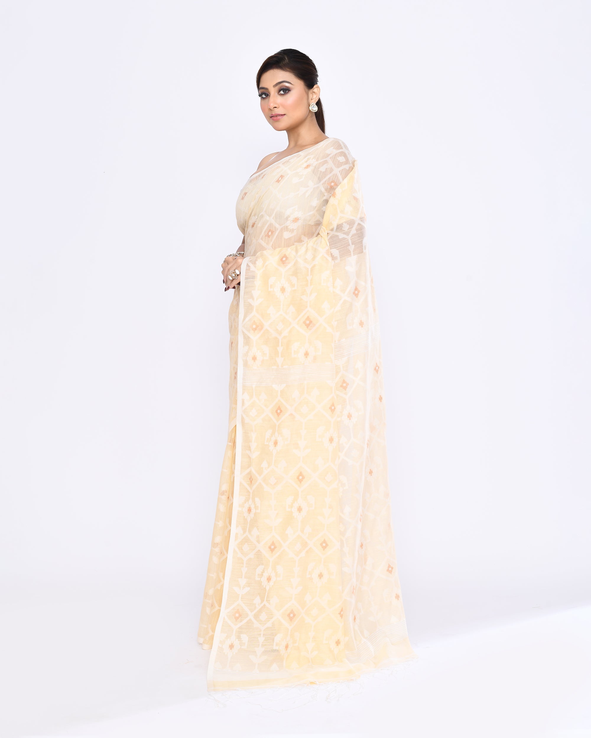 Piyari Fashion Women's Cream Embellished Cotton Blend Jamdani Saree | Grocsy