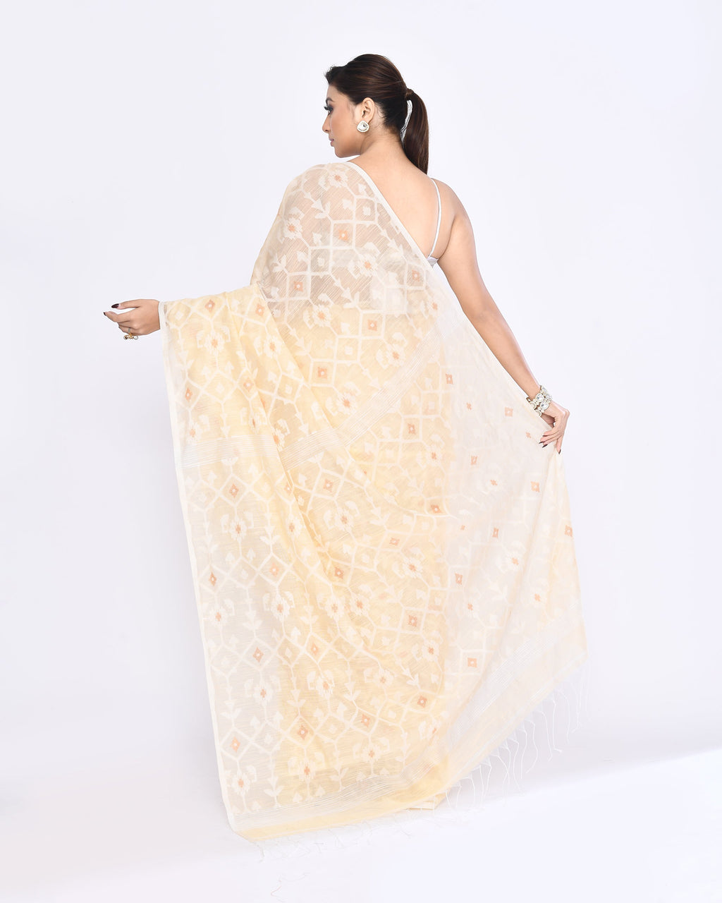 Piyari Fashion Women's Cream Embellished Cotton Blend Jamdani Saree | Grocsy