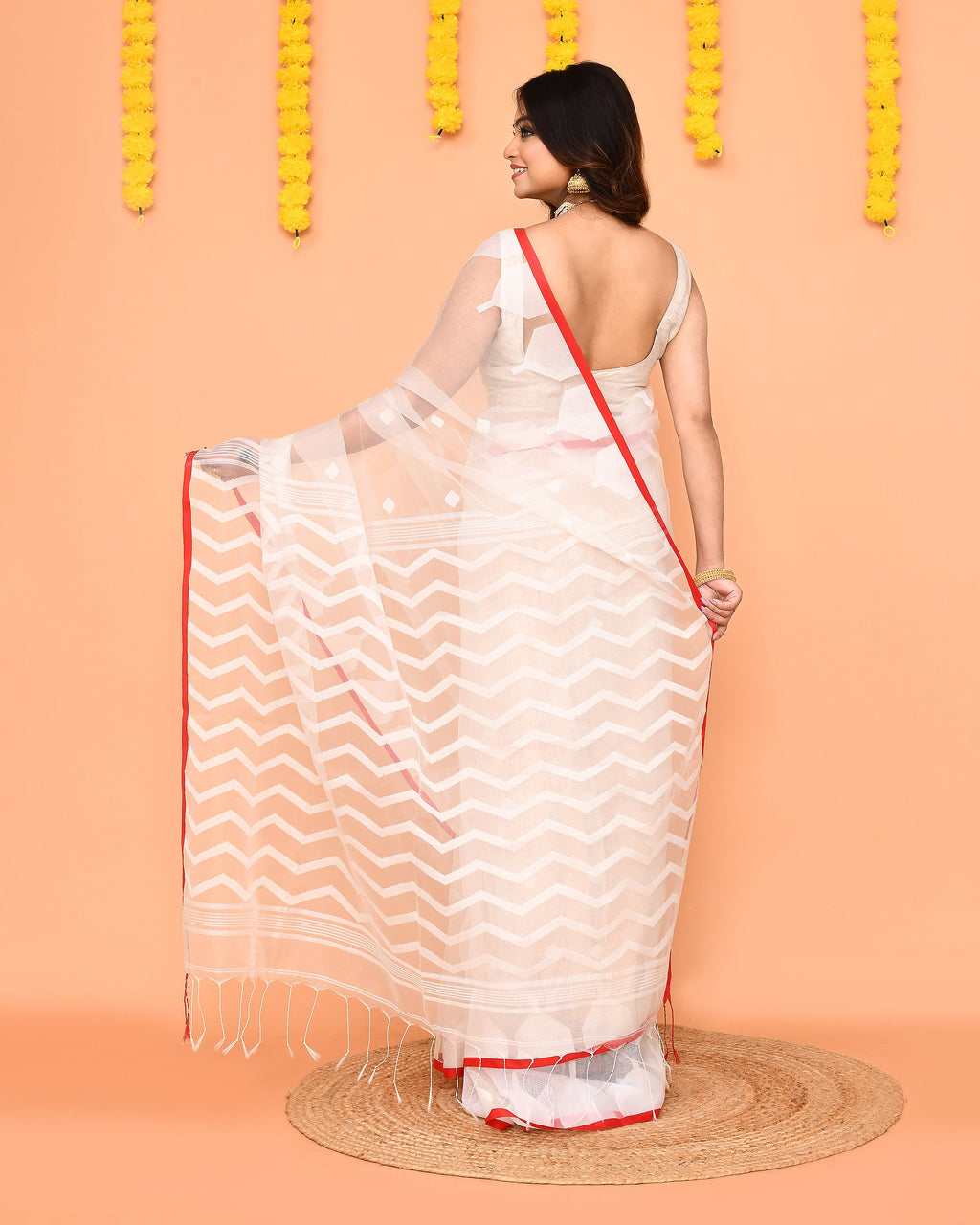 Piyari Fashion Women's White Resham Silk Jamdani Saree | Grocsy