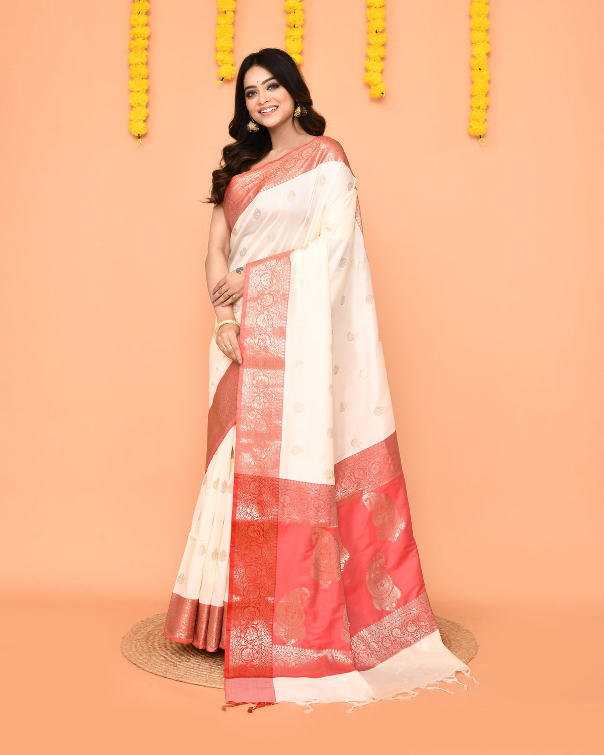 Piyari Fashion Women's Handloom Off White Bangalore Silk Saree With Zari Border | Grocsy