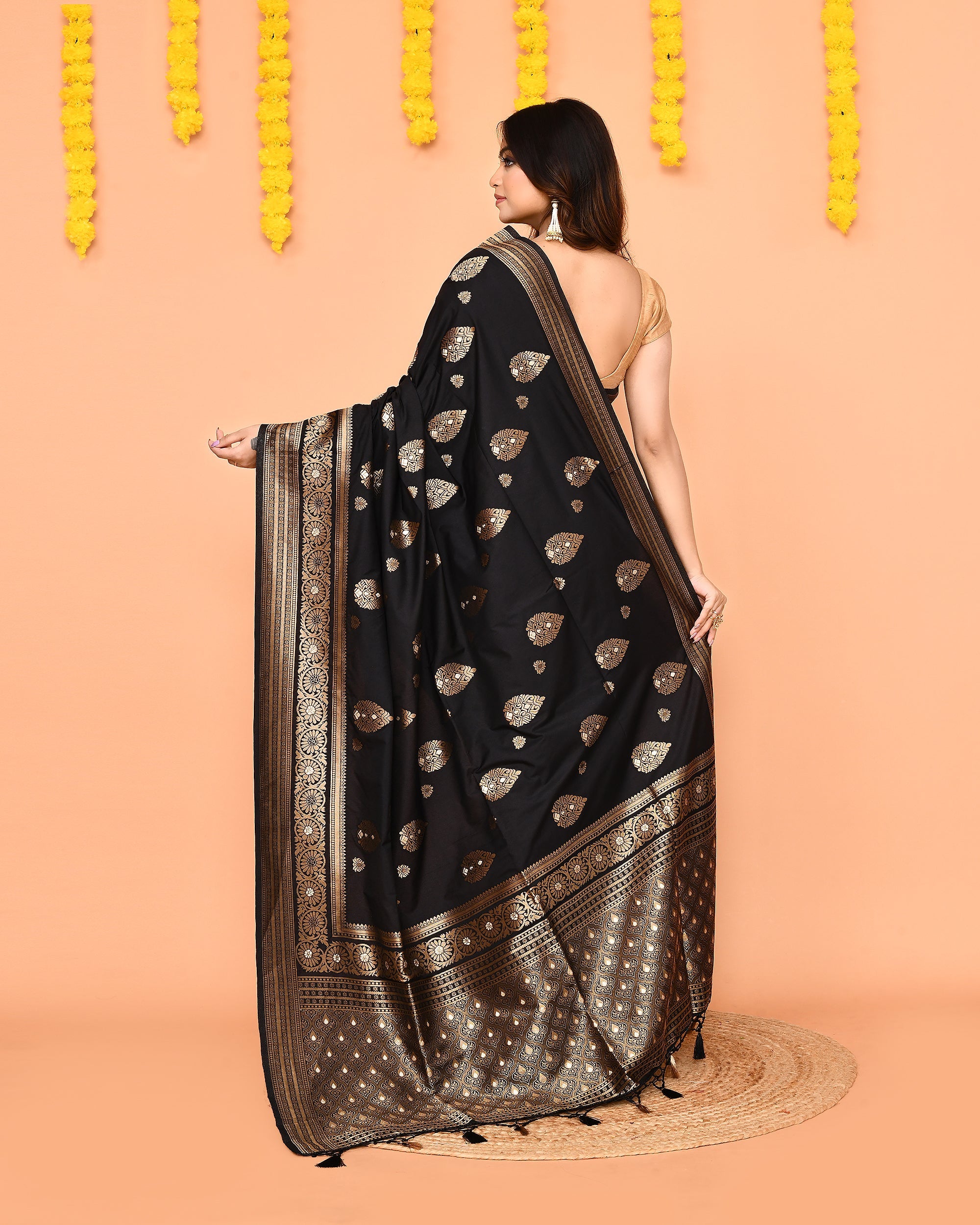 Piyari Fashion Women's Handloom Black Bangalore Silk Saree With Zari Border | Grocsy