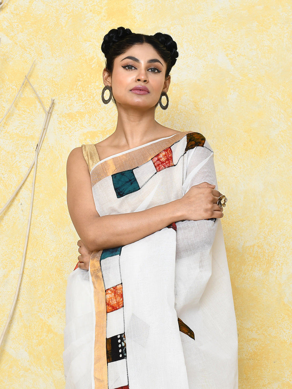 Piyari Fashion Women's White Exclusive Applique Saree With Blouse Piece | Grocsy