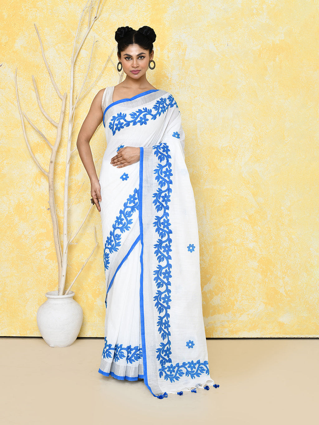 Piyari Fashion Women's White Exclusive Applique Saree With Blouse Piece | Grocsy