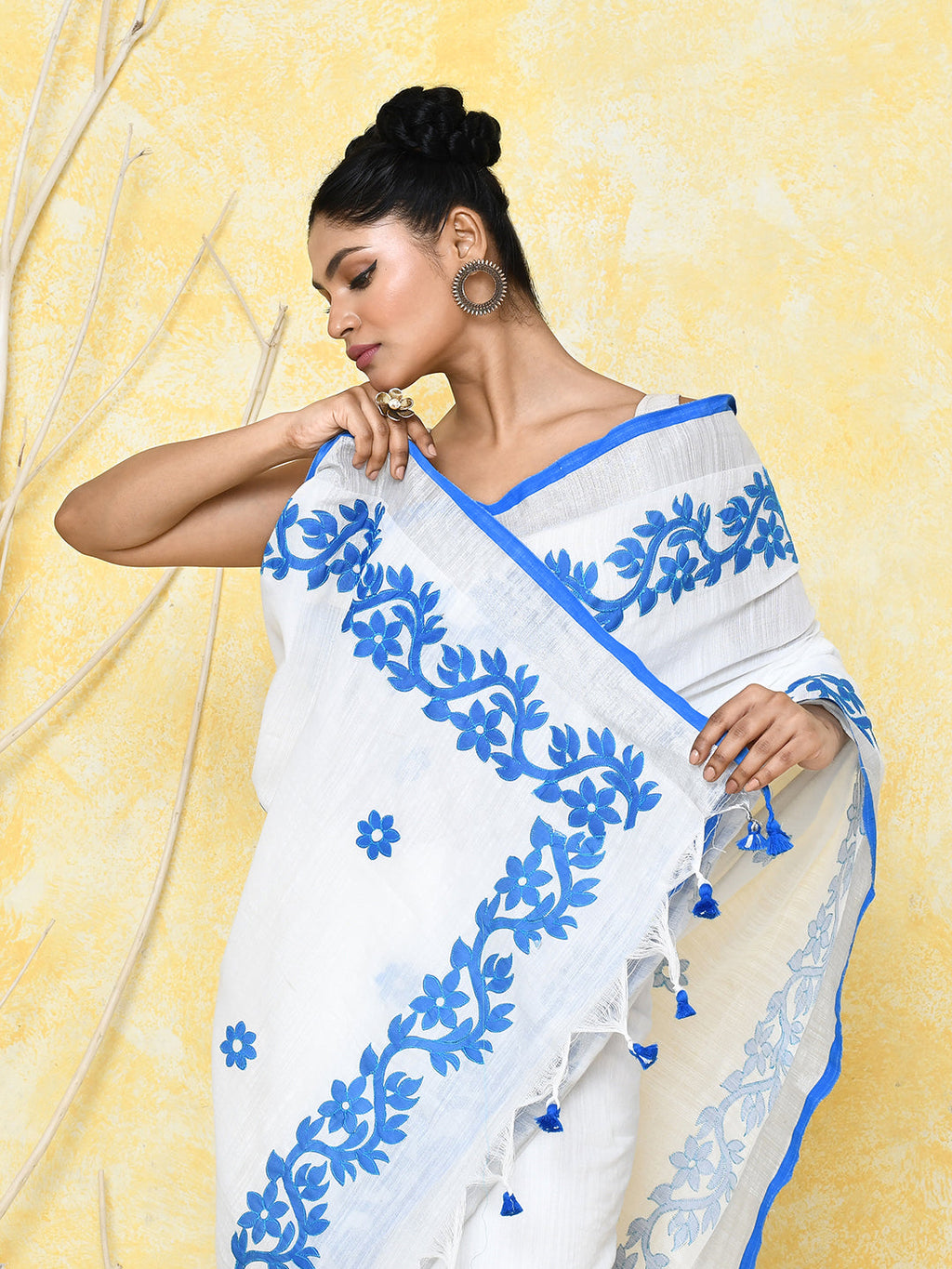 Piyari Fashion Women's White Exclusive Applique Saree With Blouse Piece | Grocsy