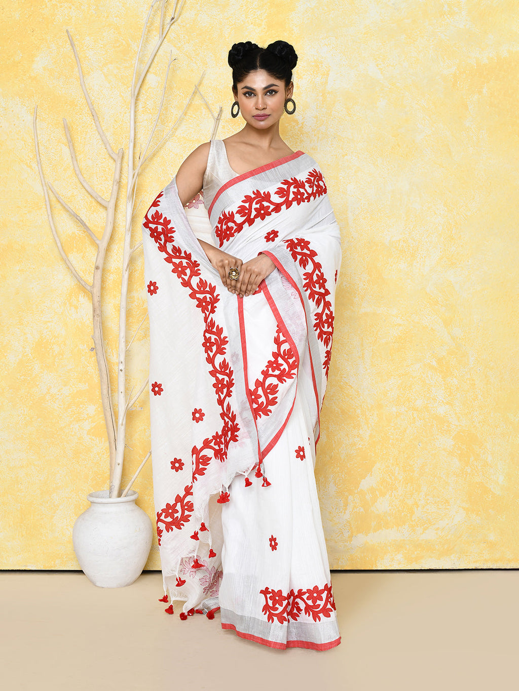 Piyari Fashion Women's White Exclusive Applique Saree With Blouse Piece | Grocsy