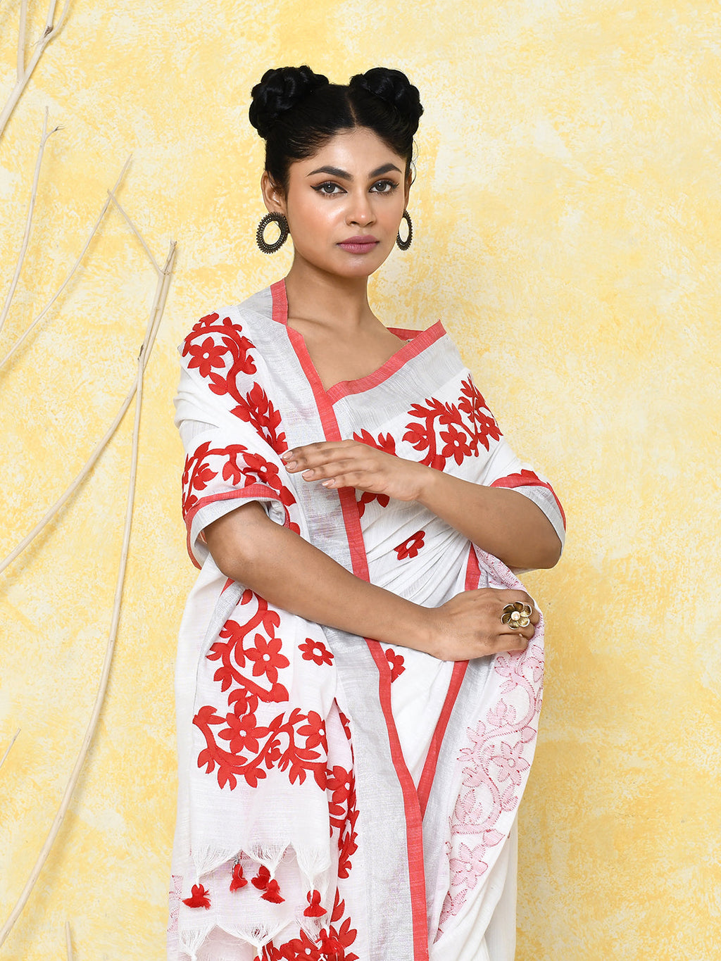 Piyari Fashion Women's White Exclusive Applique Saree With Blouse Piece | Grocsy