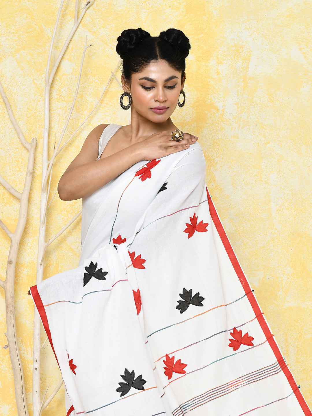 Piyari Fashion Women's White Exclusive Applique Saree With Blouse Piece | Grocsy