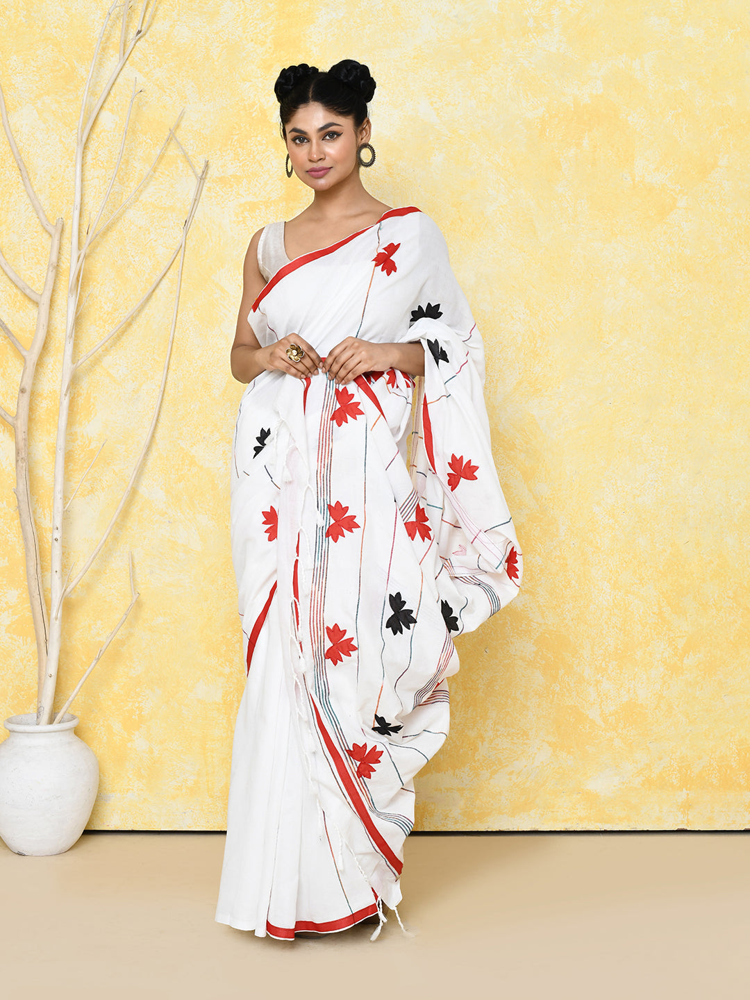 Piyari Fashion Women's White Exclusive Applique Saree With Blouse Piece | Grocsy