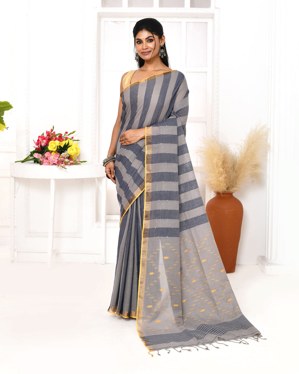Piyari Fashion Women's Grey Cotton Handloom Jamdani Saree With Blouse | Grocsy