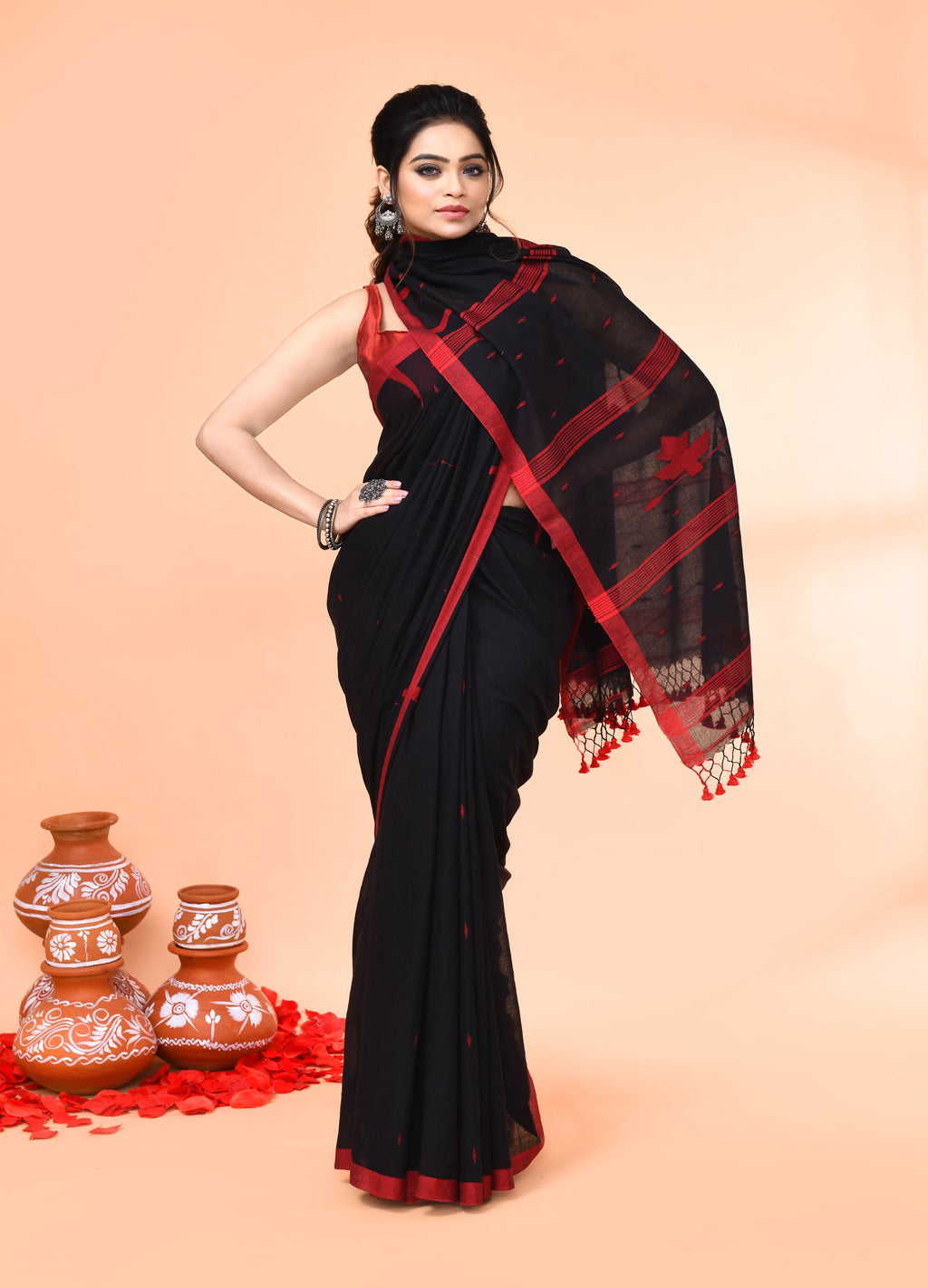 Piyari Fashion Women`s Black Mul Cotton Handloom Jamdani Saree With Blouse | Grocsy
