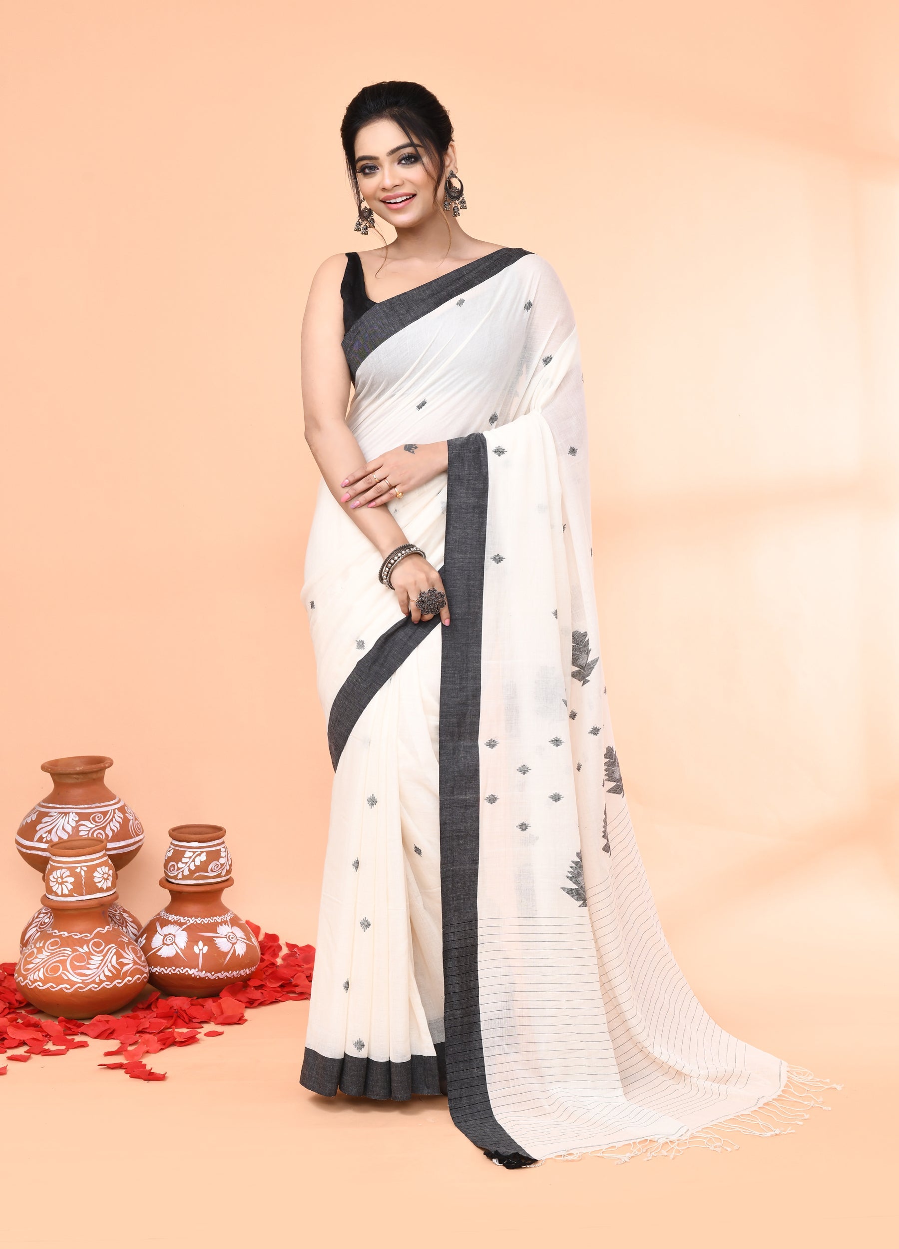 Piyari Fashion Women`s Off White Mul Cotton Handloom Jamdani Saree With Blouse | Grocsy