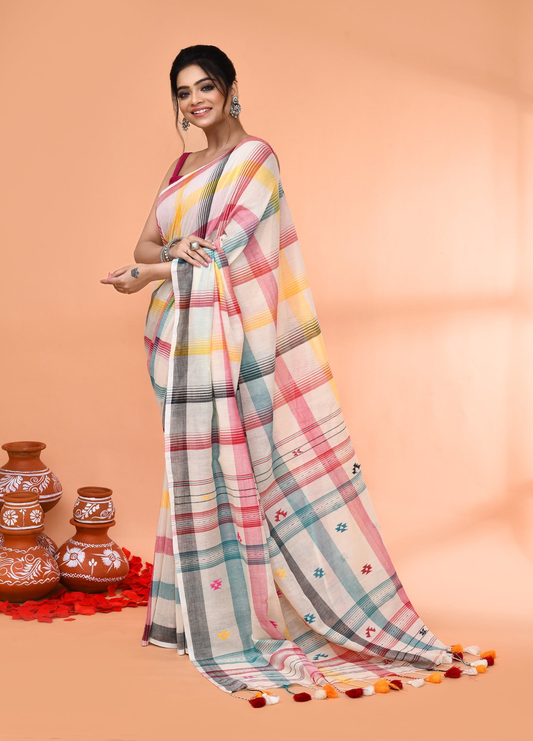 Piyari Fashion Women`s Off White Mul Cotton Handloom Jamdani Saree With Blouse | Grocsy