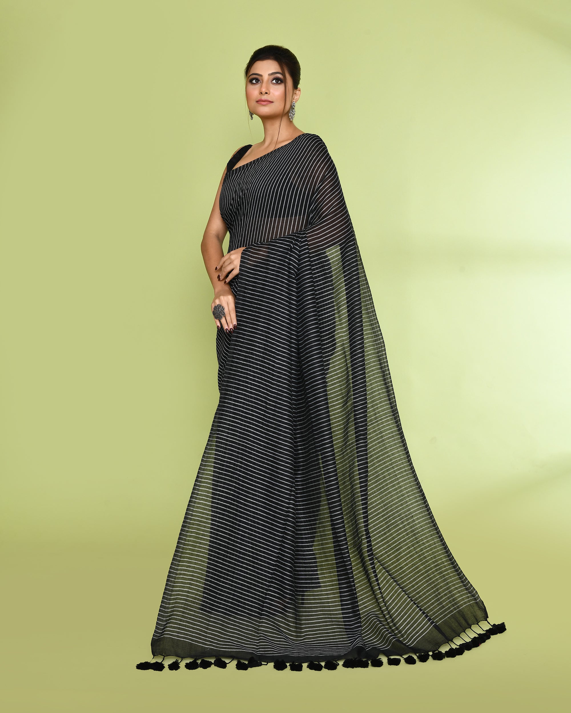 Piyari Fashion Women's Black Embellished Checked Cotton Saree | Grocsy