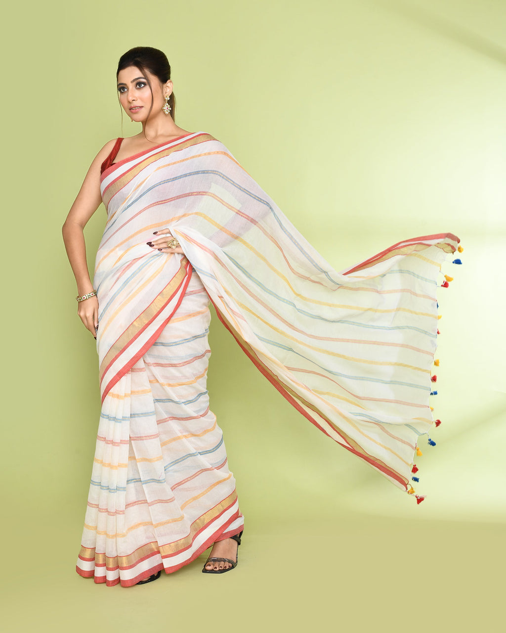 Piyari Fashion Women's White Embellished Checked Cotton Saree | Grocsy