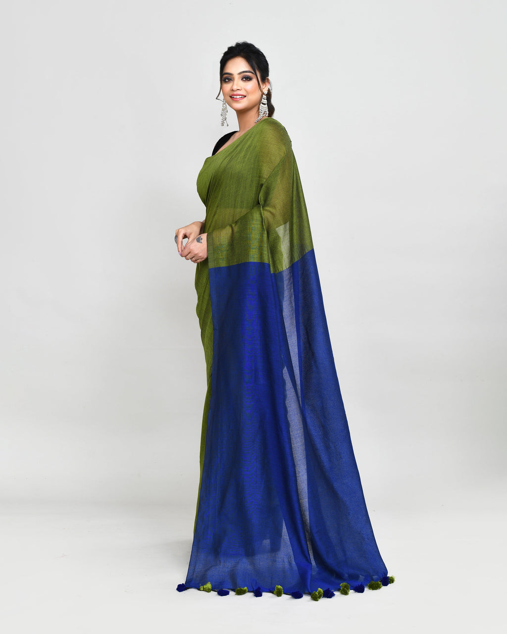 Piyari Fashion Handspun Cotton Moss Green Handloom Saree With Blouse | Grocsy