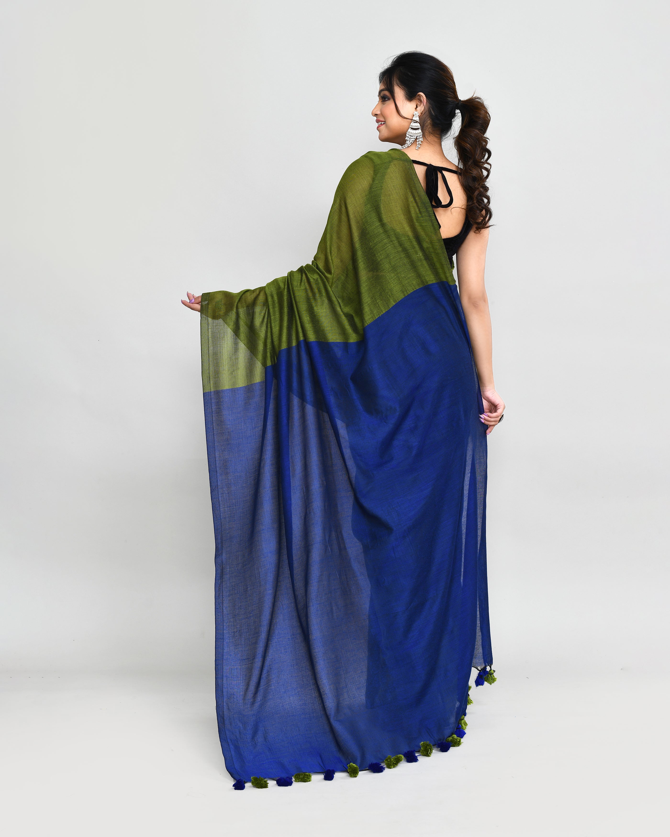Piyari Fashion Handspun Cotton Moss Green Handloom Saree With Blouse | Grocsy