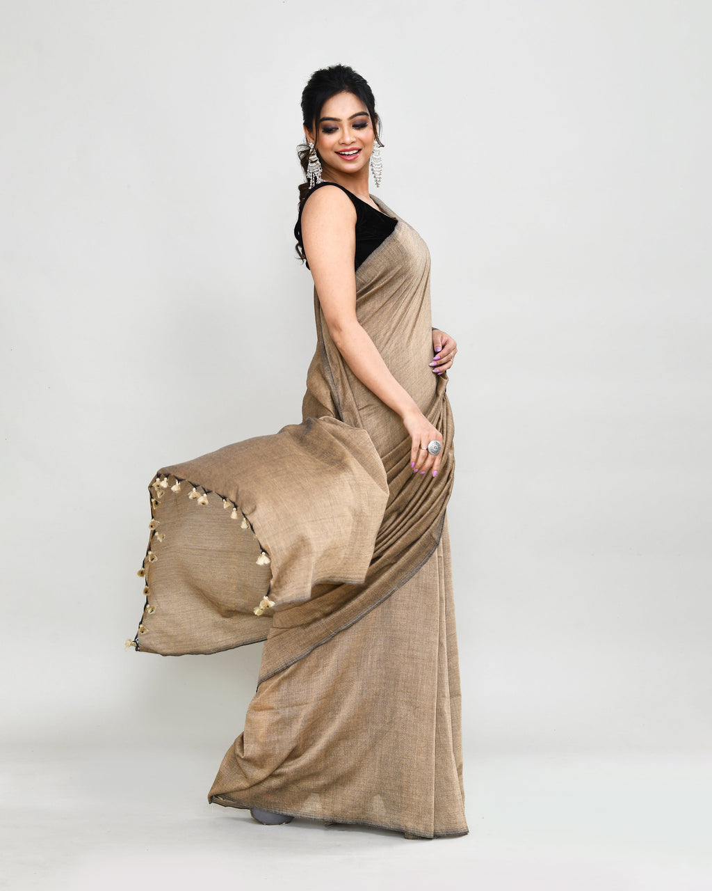 Piyari Fashion Handspun Cotton Beige Handloom Saree With Blouse | Grocsy
