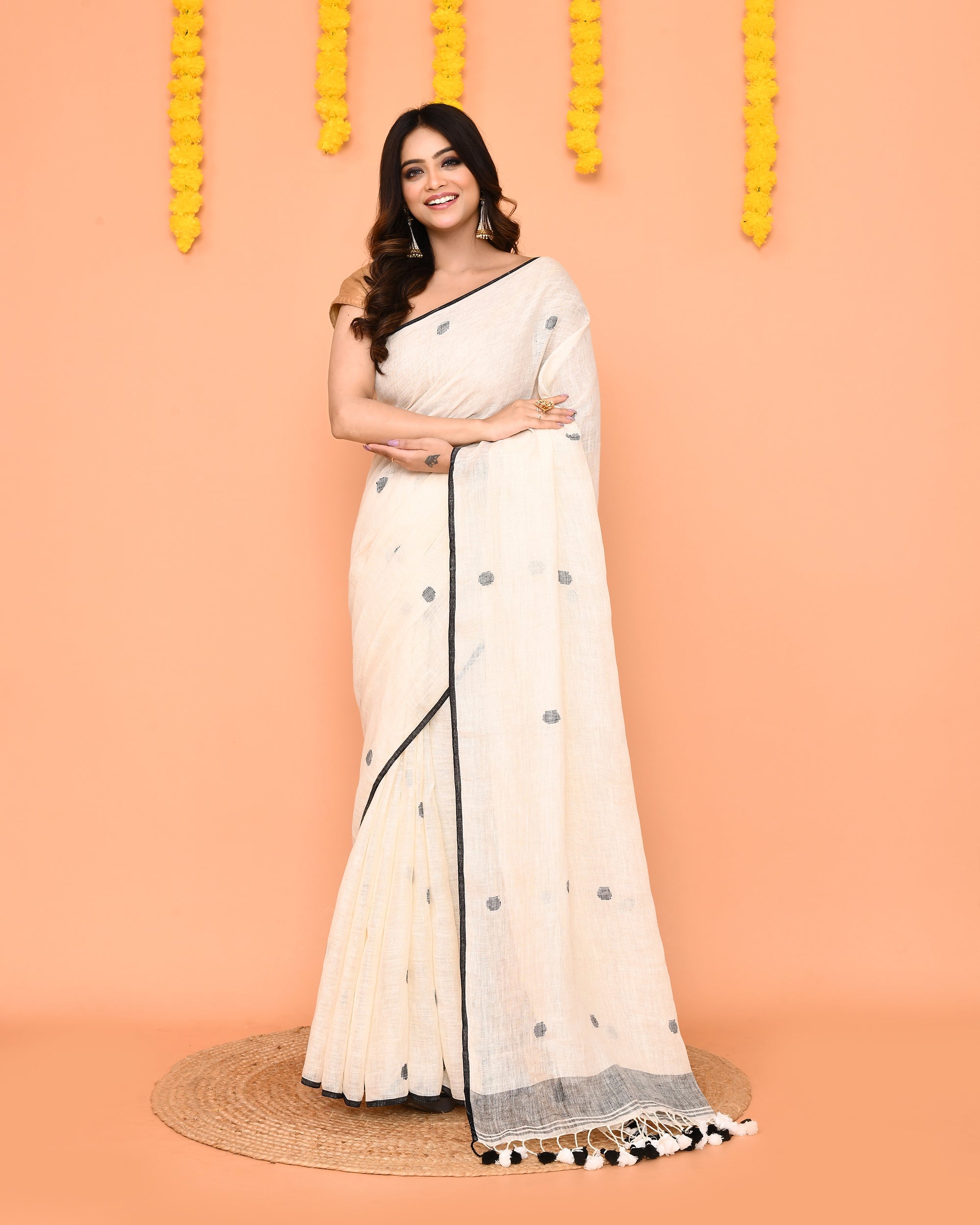 Piyari Fashion Women's Off White Linen Ball Jamdani Saree With Tassels | Grocsy