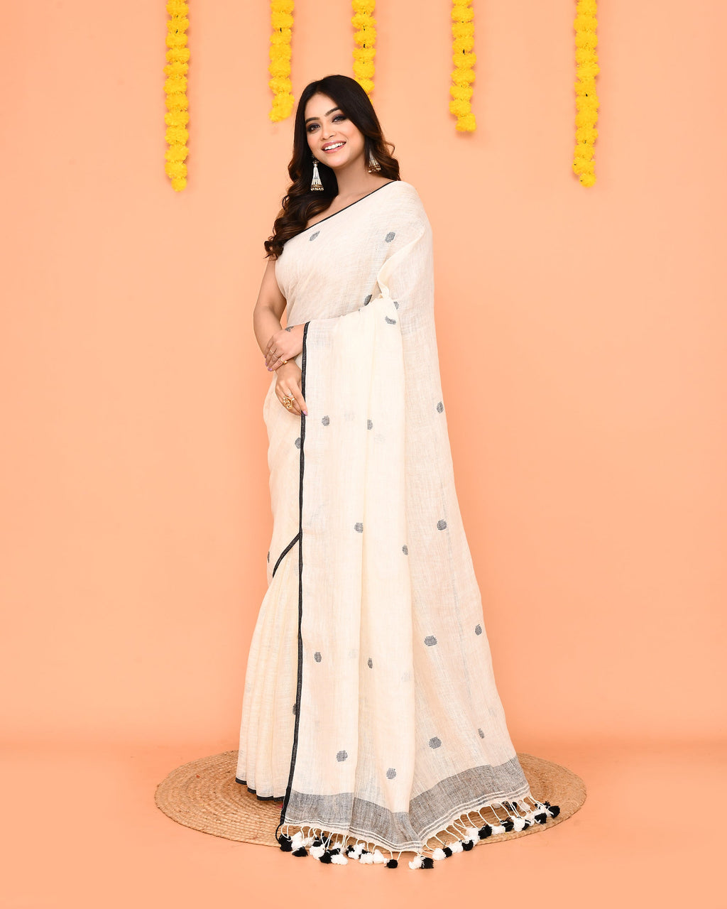 Piyari Fashion Women's Off White Linen Ball Jamdani Saree With Tassels | Grocsy