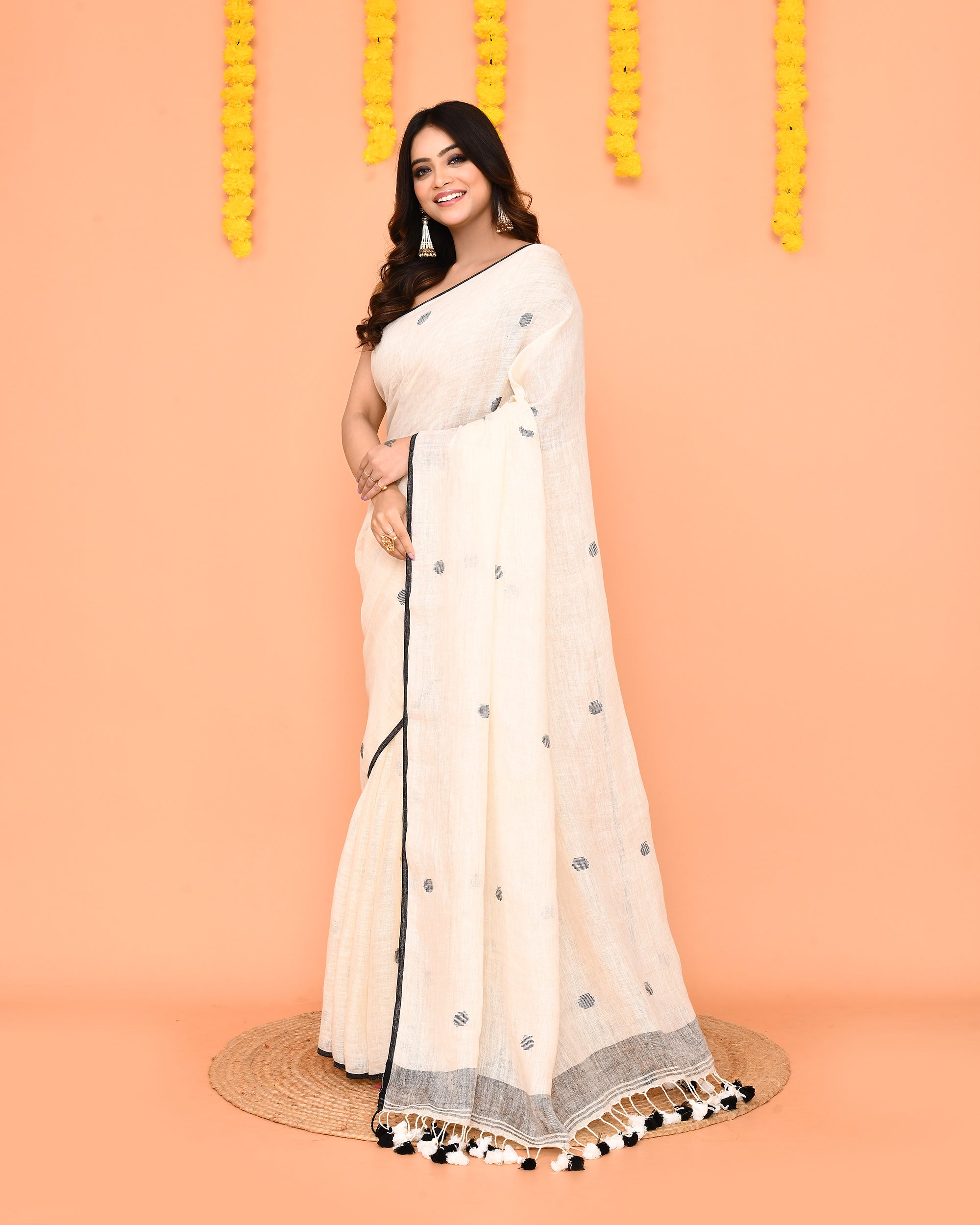Piyari Fashion Women's Off White Linen Ball Jamdani Saree With Tassels | Grocsy
