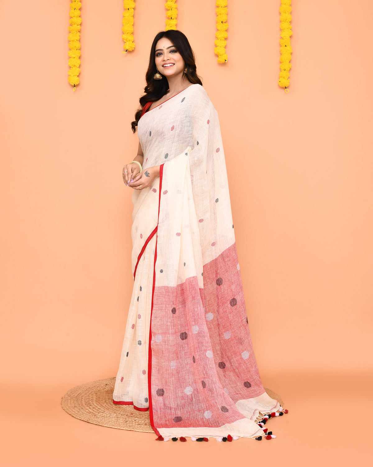 Piyari Fashion Women's Off White Linen Ball Jamdani Saree With Tassels | Grocsy