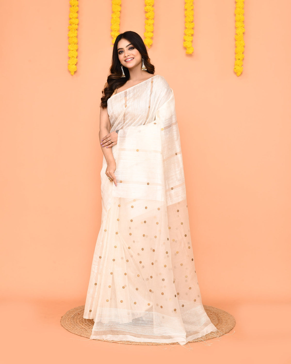 Piyari Fashion Traditional White Handwoven Matka Silk Jamdani Saree With Sequins | Grocsy