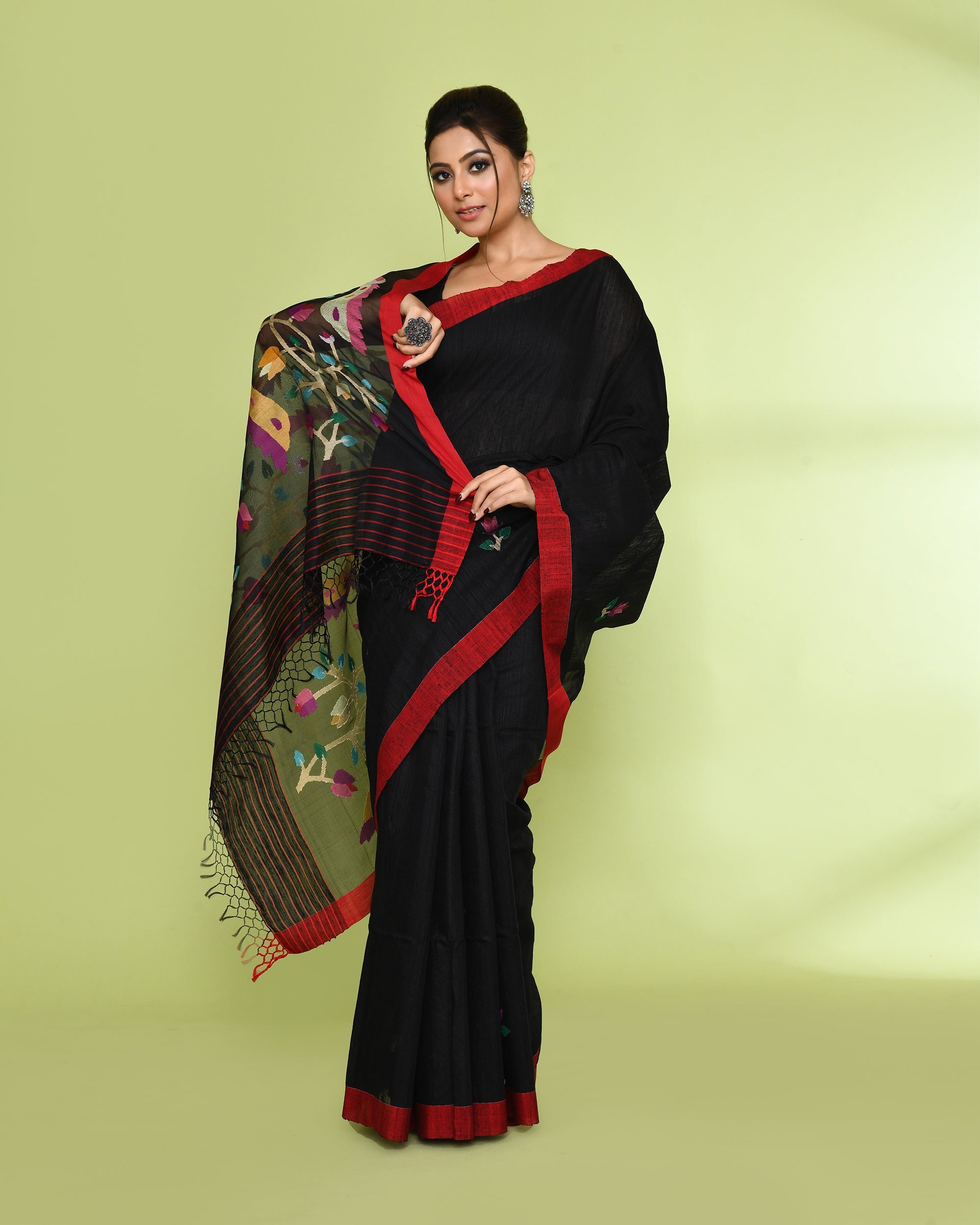 Piyari Fashion Women's Black Embellished Matka Silk Jamdani Saree | Grocsy