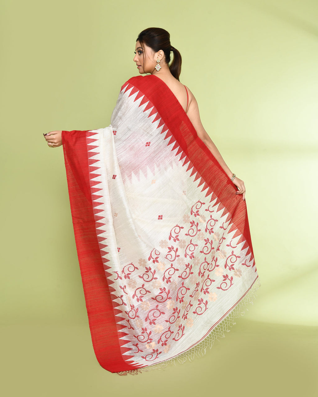 Piyari Fashion Women's Off White Embellished Matka Silk Jamdani Saree | Grocsy