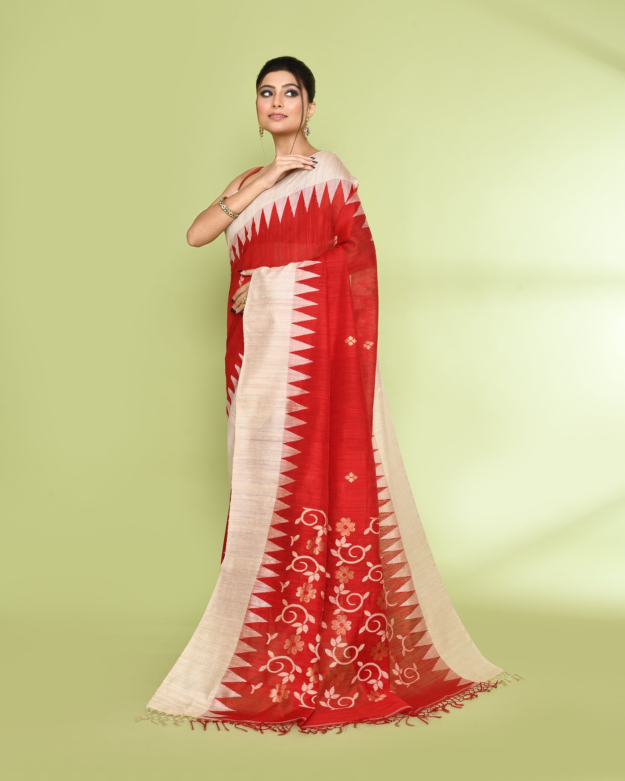 Piyari Fashion Women's Red Embellished Matka Silk Jamdani Saree | Grocsy