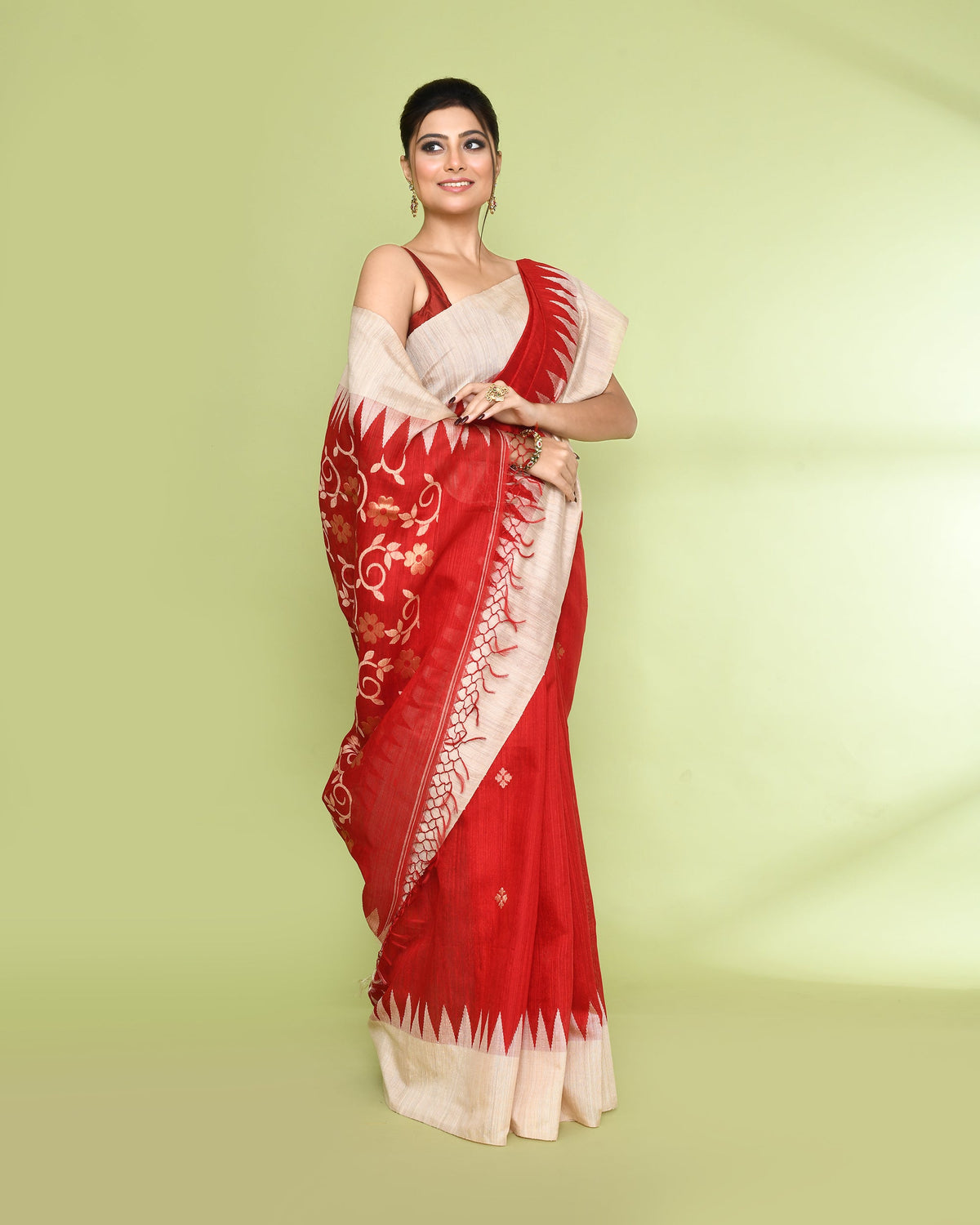Piyari Fashion Women's Red Embellished Matka Silk Jamdani Saree | Grocsy