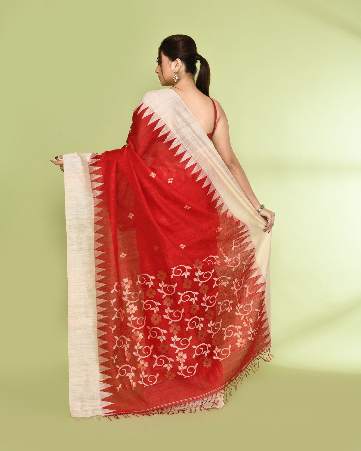 Piyari Fashion Women's Red Embellished Matka Silk Jamdani Saree | Grocsy