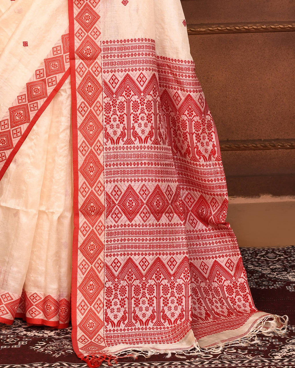 Piyari Fashion Off White Tussar Silk Saree With Blouse Piece | Grocsy