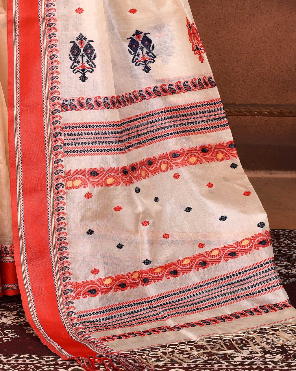 Piyari Fashion Off White Tussar Silk Jamdani Saree With Blouse Piece | Grocsy