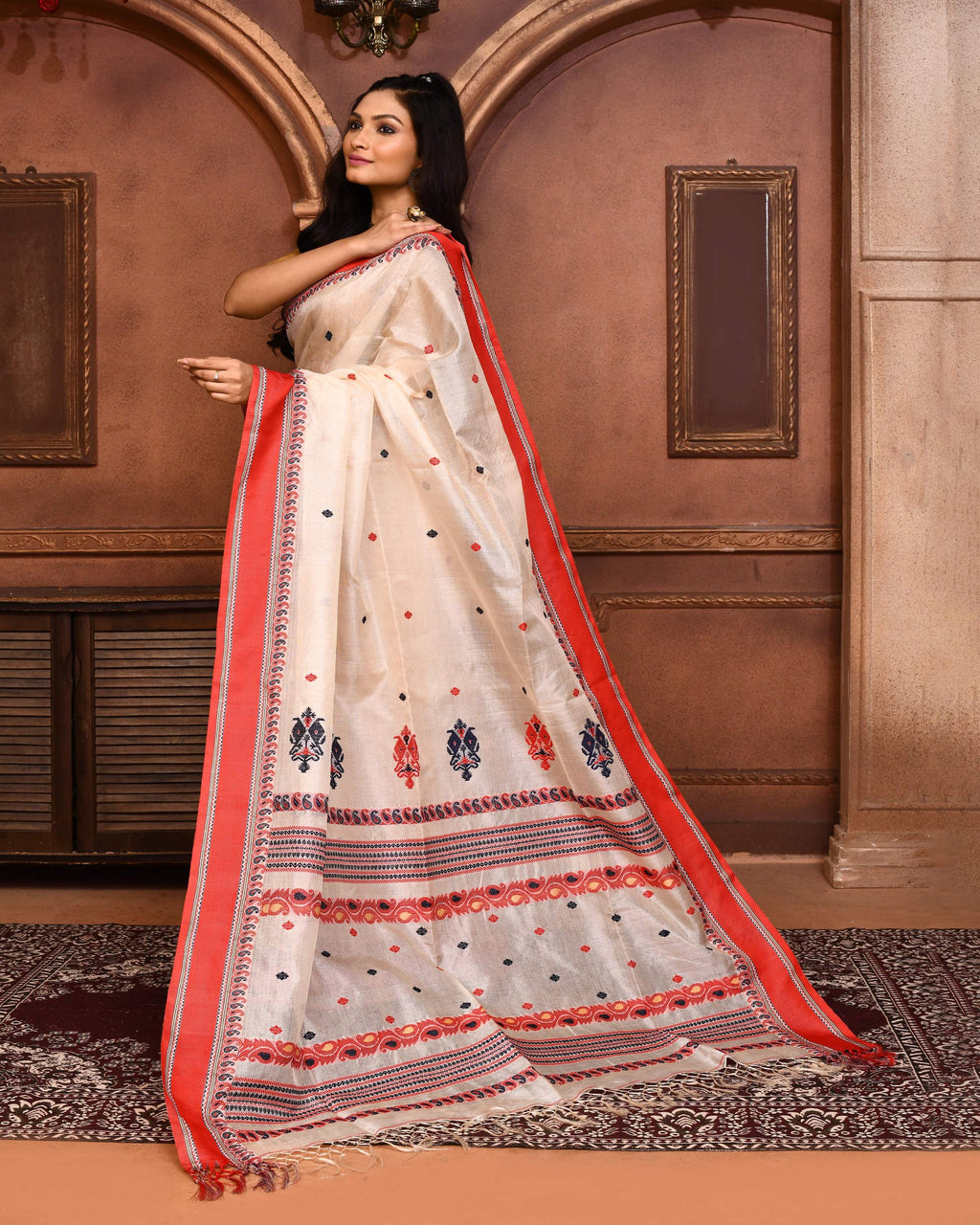 Piyari Fashion Off White Tussar Silk Jamdani Saree With Blouse Piece | Grocsy