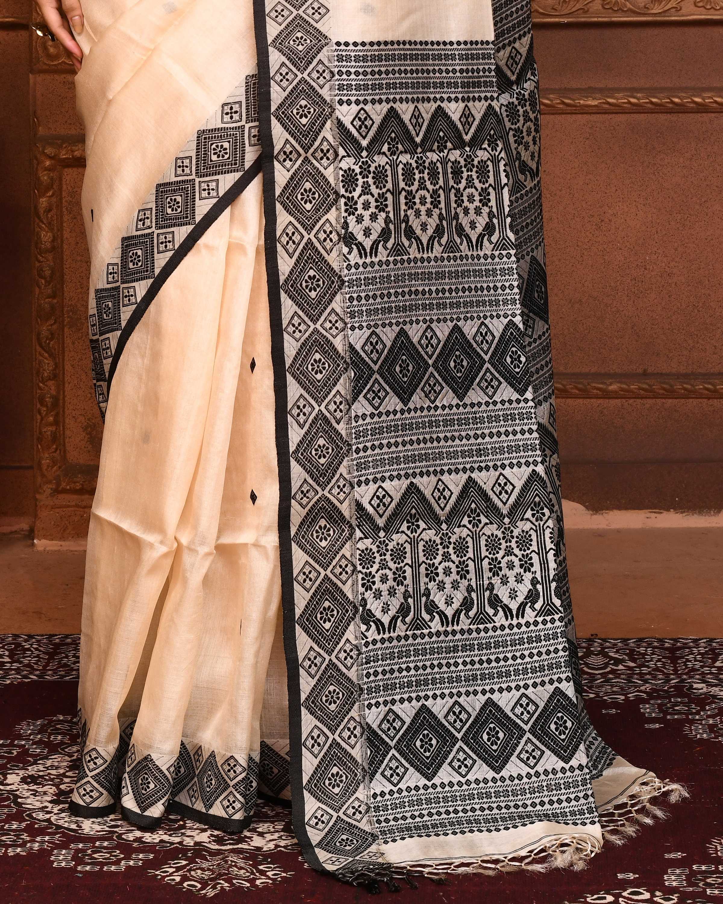 Piyari Fashion Off White Tussar Silk Jamdani Saree With Blouse Piece | Grocsy