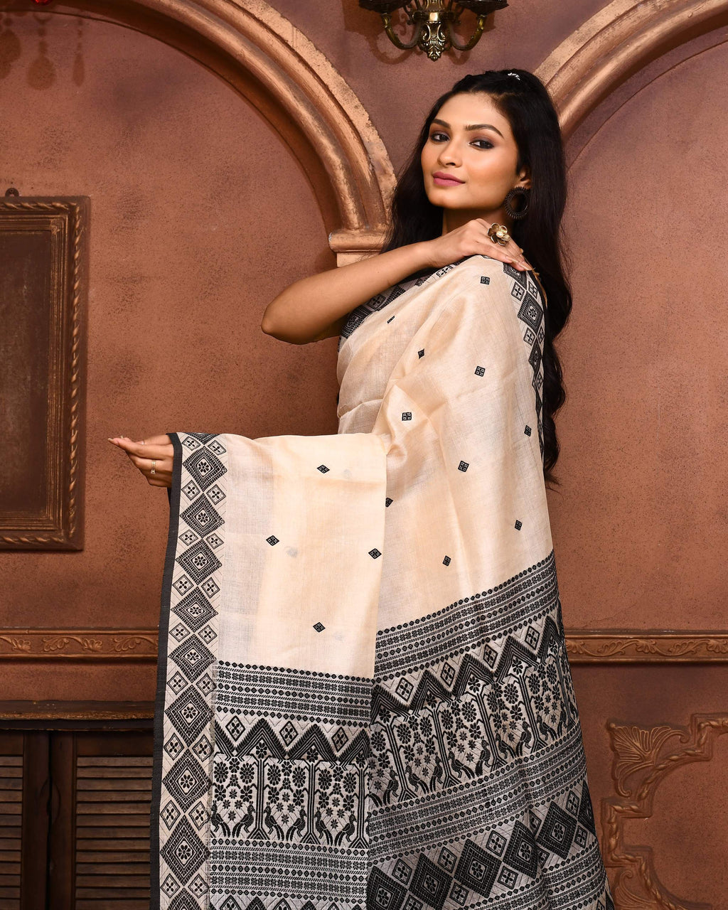 Piyari Fashion Off White Tussar Silk Jamdani Saree With Blouse Piece | Grocsy