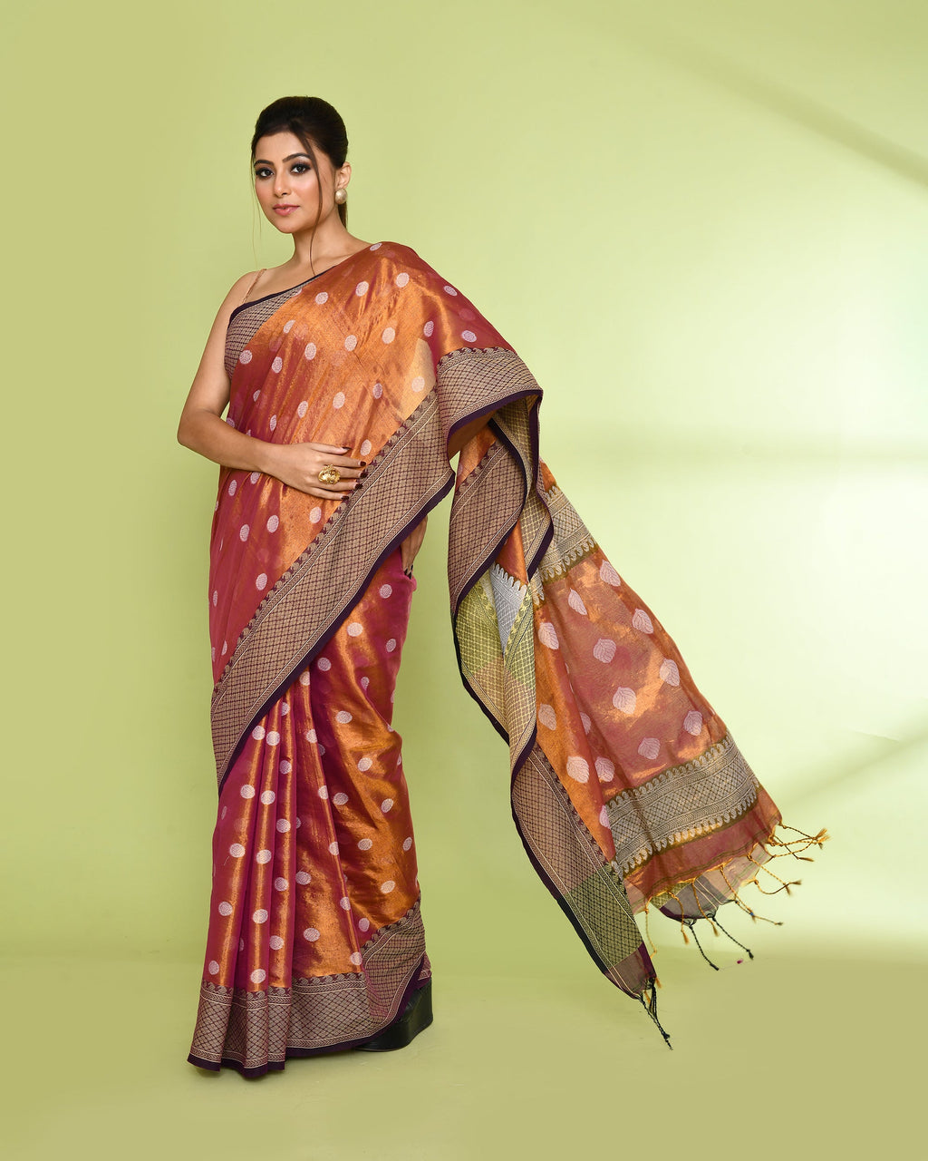 Piyari Fashion Women's Gold Magenta Zari Cotton Tissue Jamdani Saree | Grocsy