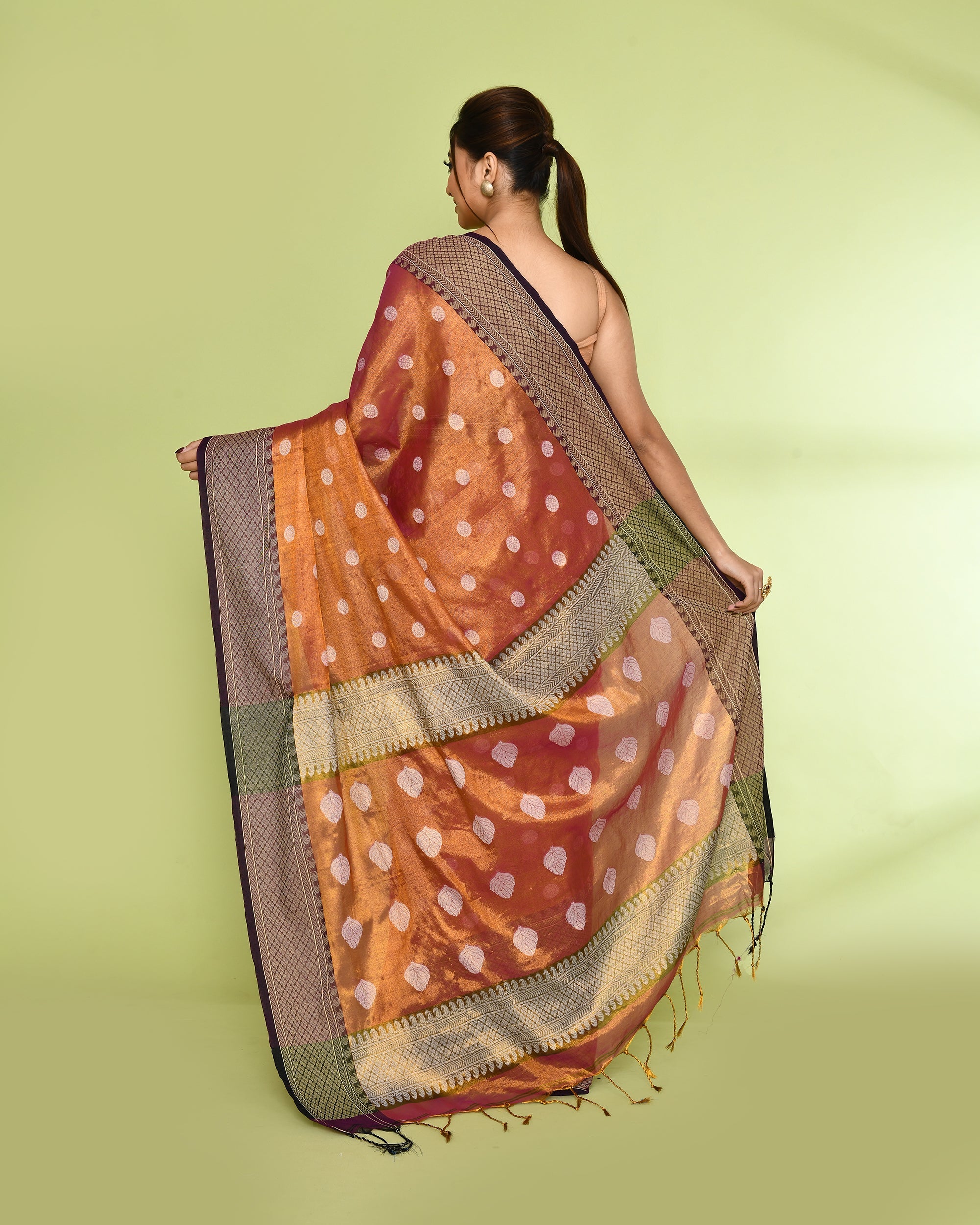 Piyari Fashion Women's Gold Magenta Zari Cotton Tissue Jamdani Saree | Grocsy