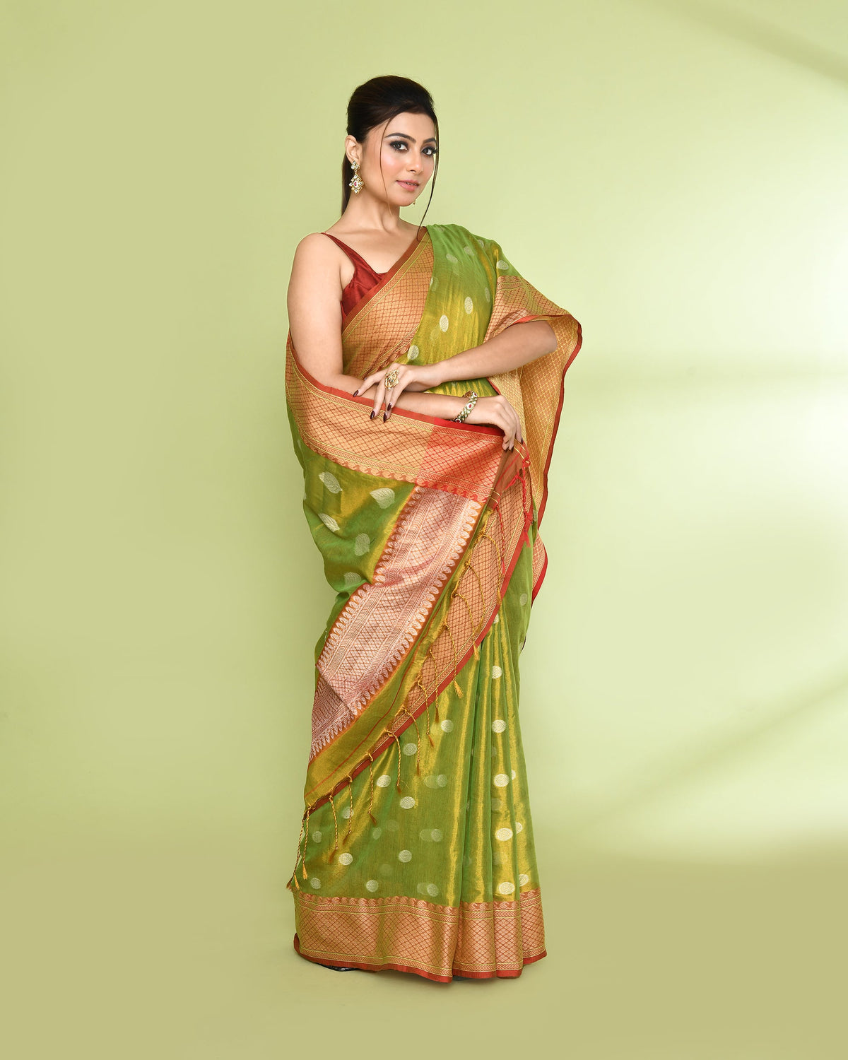Piyari Fashion Women's Parrot Green Zari Cotton Tissue Jamdani Saree | Grocsy