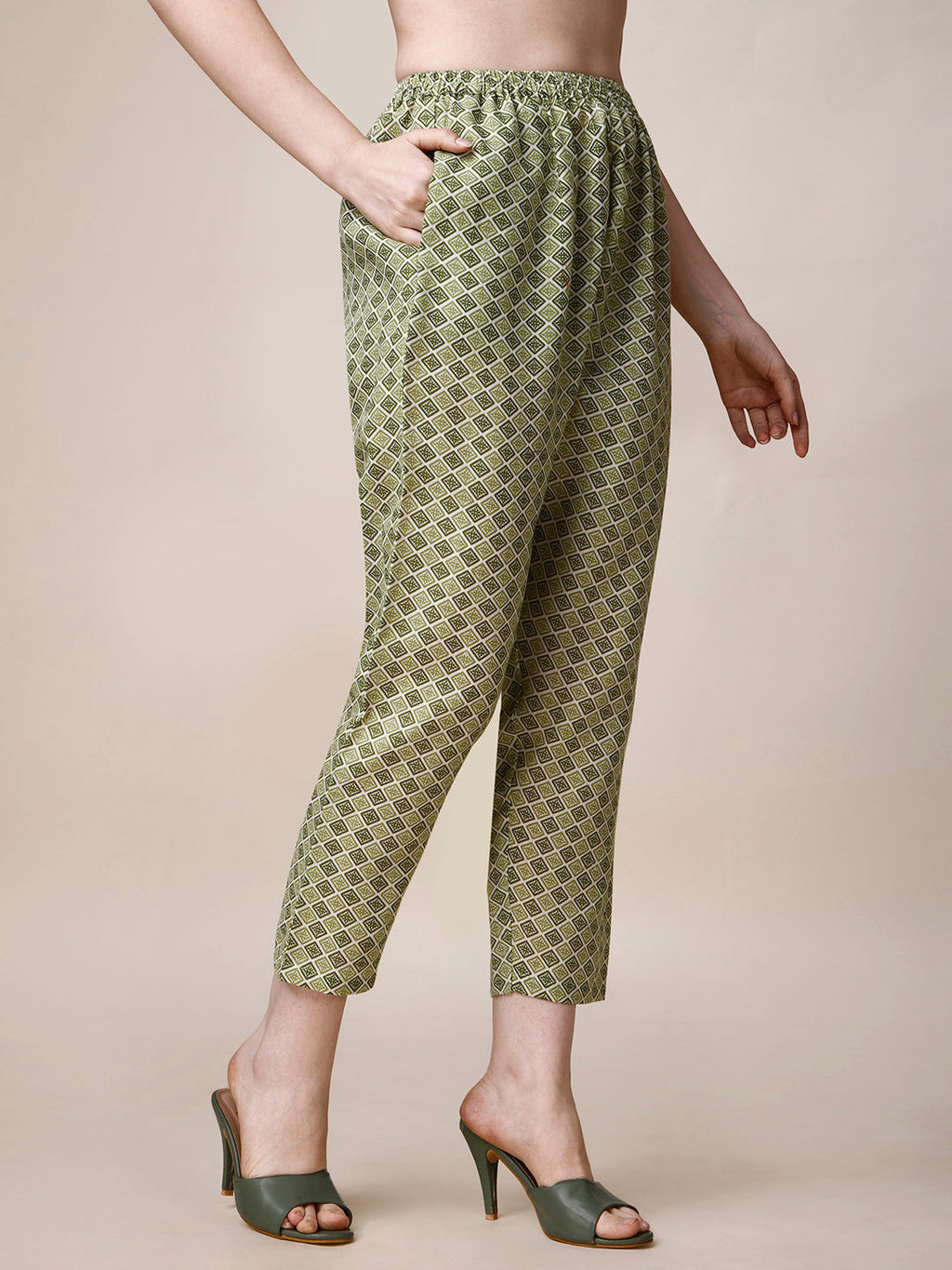 Thread Embroidered Bandhani Printed Kurta With Pant And Dupatta Set, Multicolor - Hiral Fashion | Grocsy