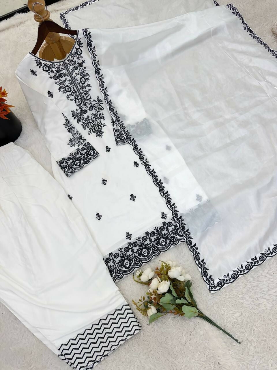 Teeya Creation Womens Trendy Stylish Embroidery Thread Work Black Kurta Set | Grocsy