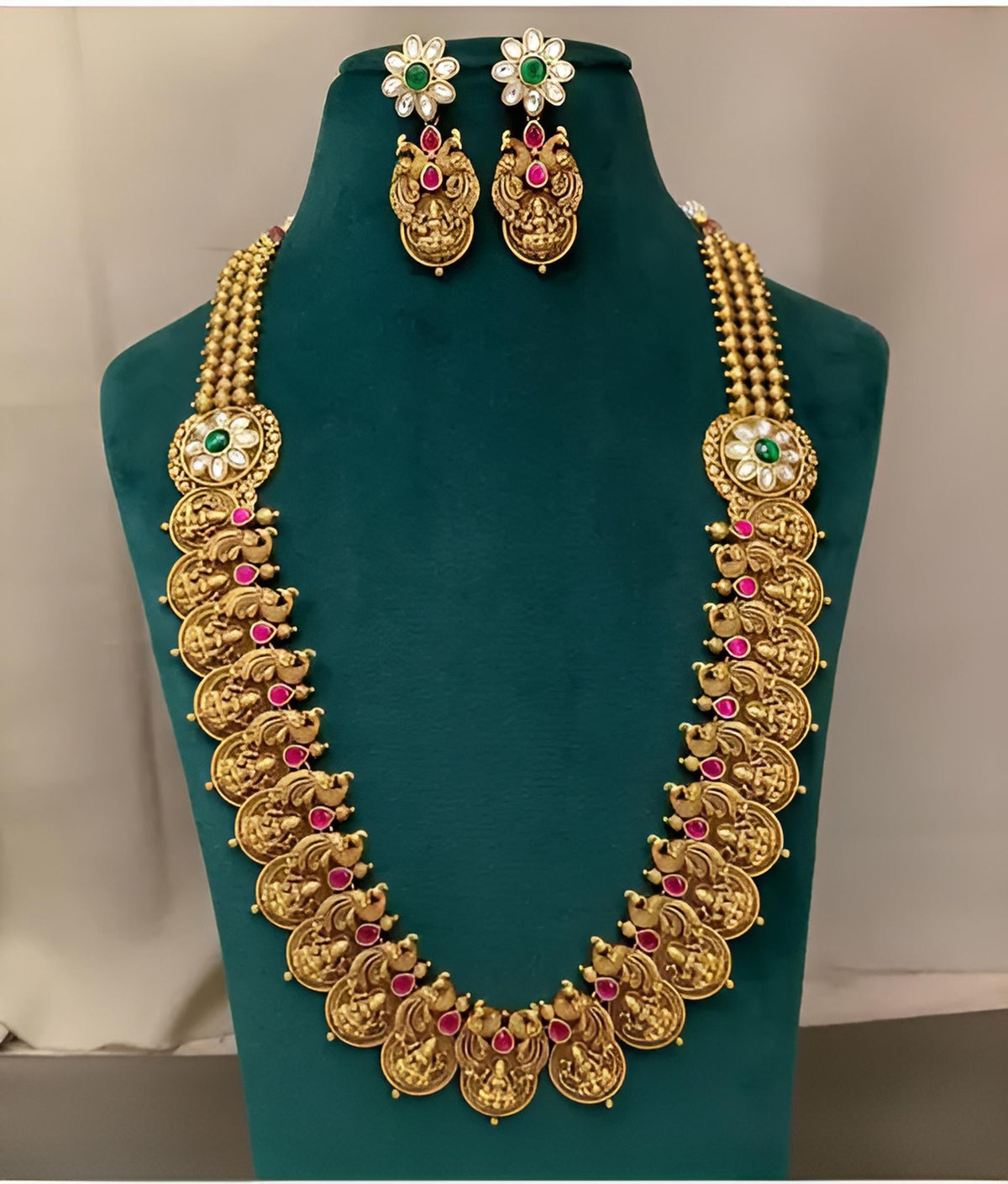 Jewel City Opulent Gold and Gemstone Necklace Set | Grocsy