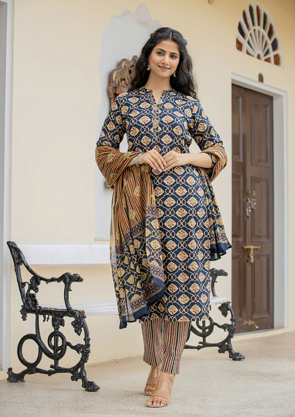 Kaajh Women's Blue Cotton Printed Kurta Pant Set With Dupatta | Grocsy