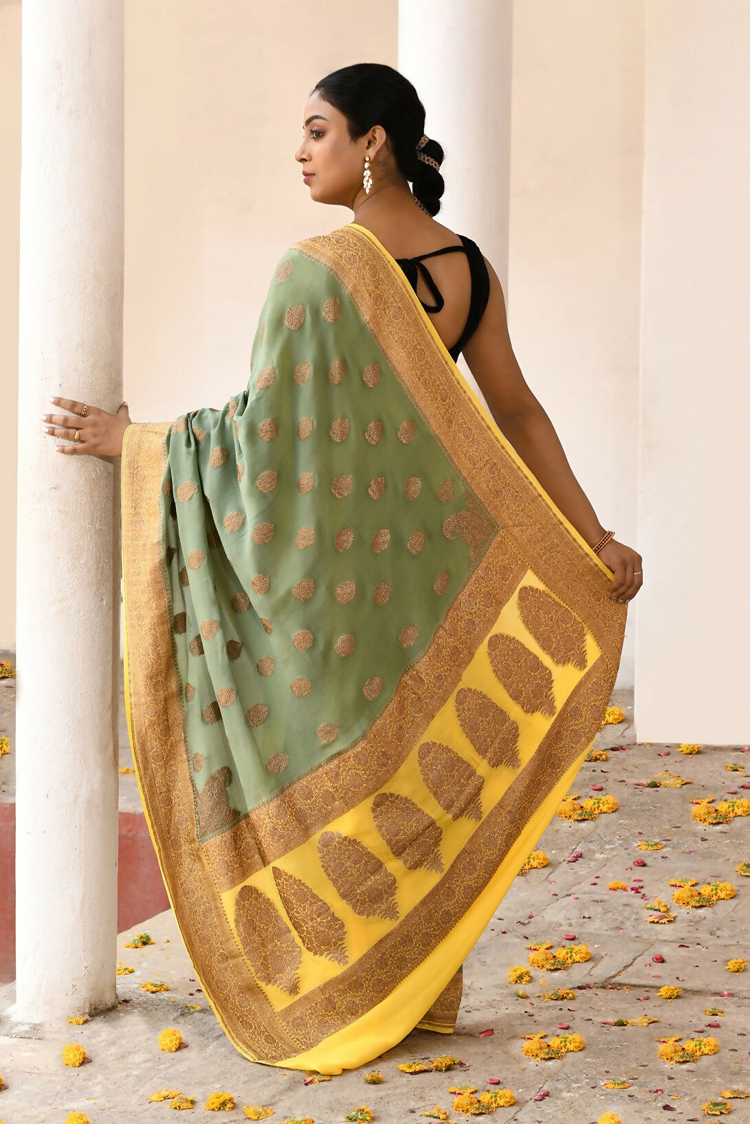 Joban Fashion Grass Green Crepe Chiffon Pure Handloom Banarasi Silk Saree | Grocsy