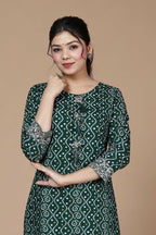 Miravan Women's Rayon Bandhani Print Straight Kurta Green | Grocsy