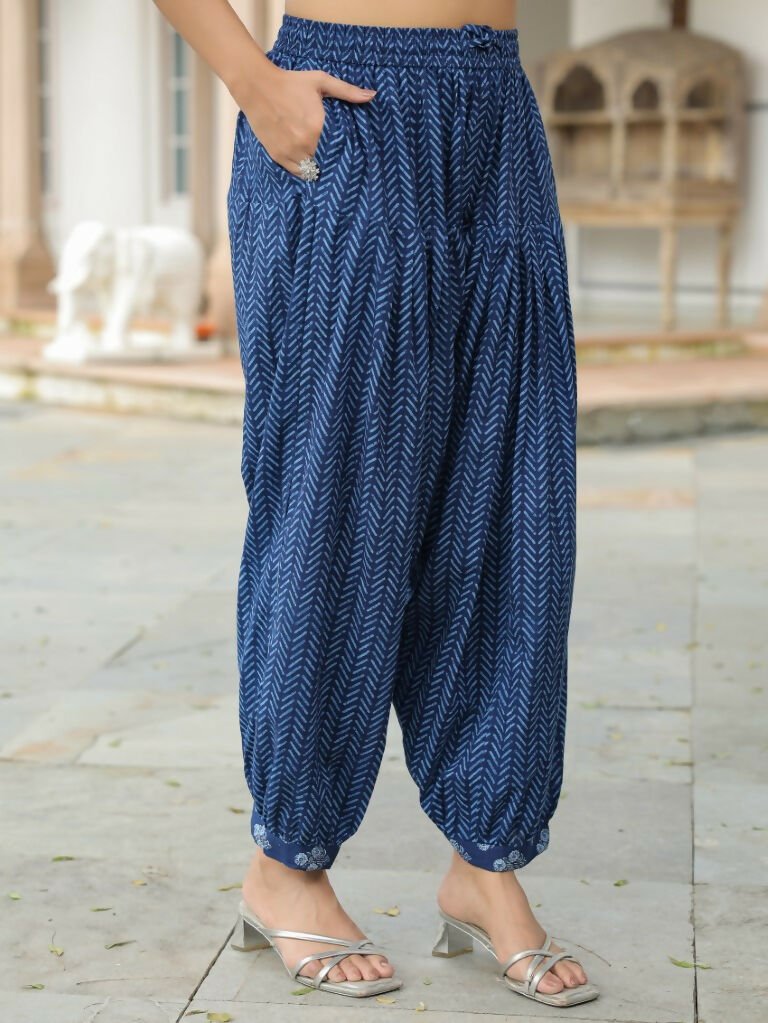 Aramya Straight Soft Cotton Floral Print Women's Kurta Set - Blue | Grocsy