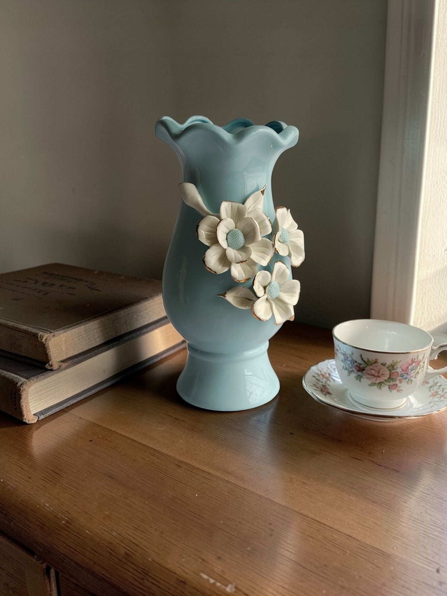 Sun Mun Decors Blue Vase | Grocsy